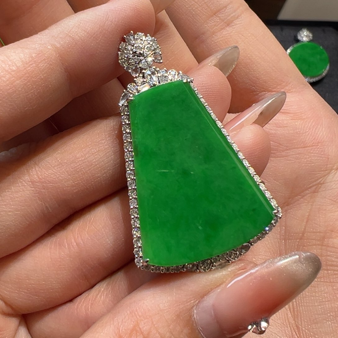 翡翠颈饰18K金镶嵌收货48小时鉴赏期