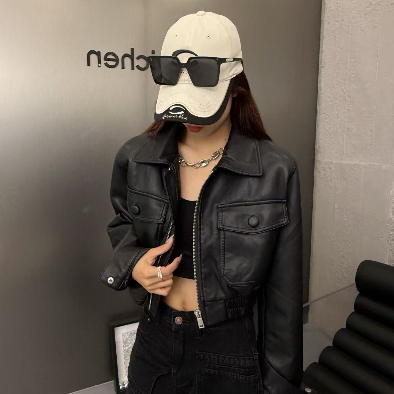 8695早秋长袖拉链女秋季修身显瘦纯欲时尚辣妹短款上衣皮衣