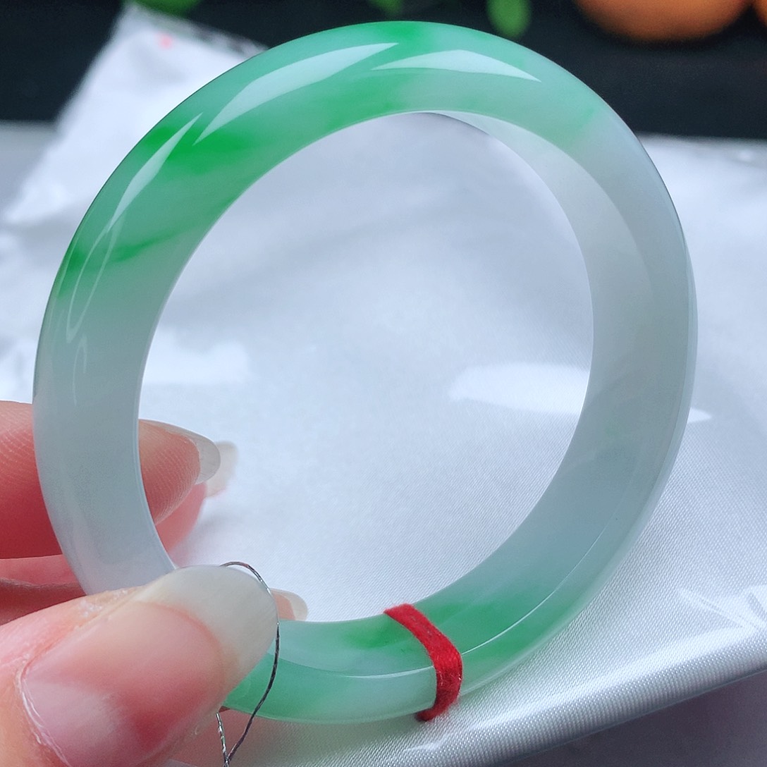 翡翠手镯未镶嵌53圈