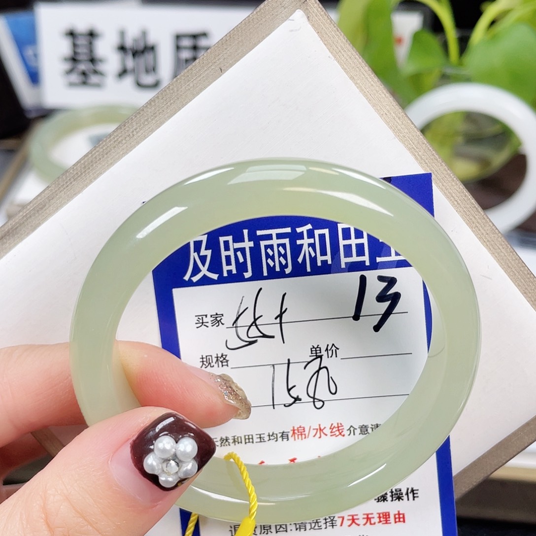 和田玉手镯未镶嵌