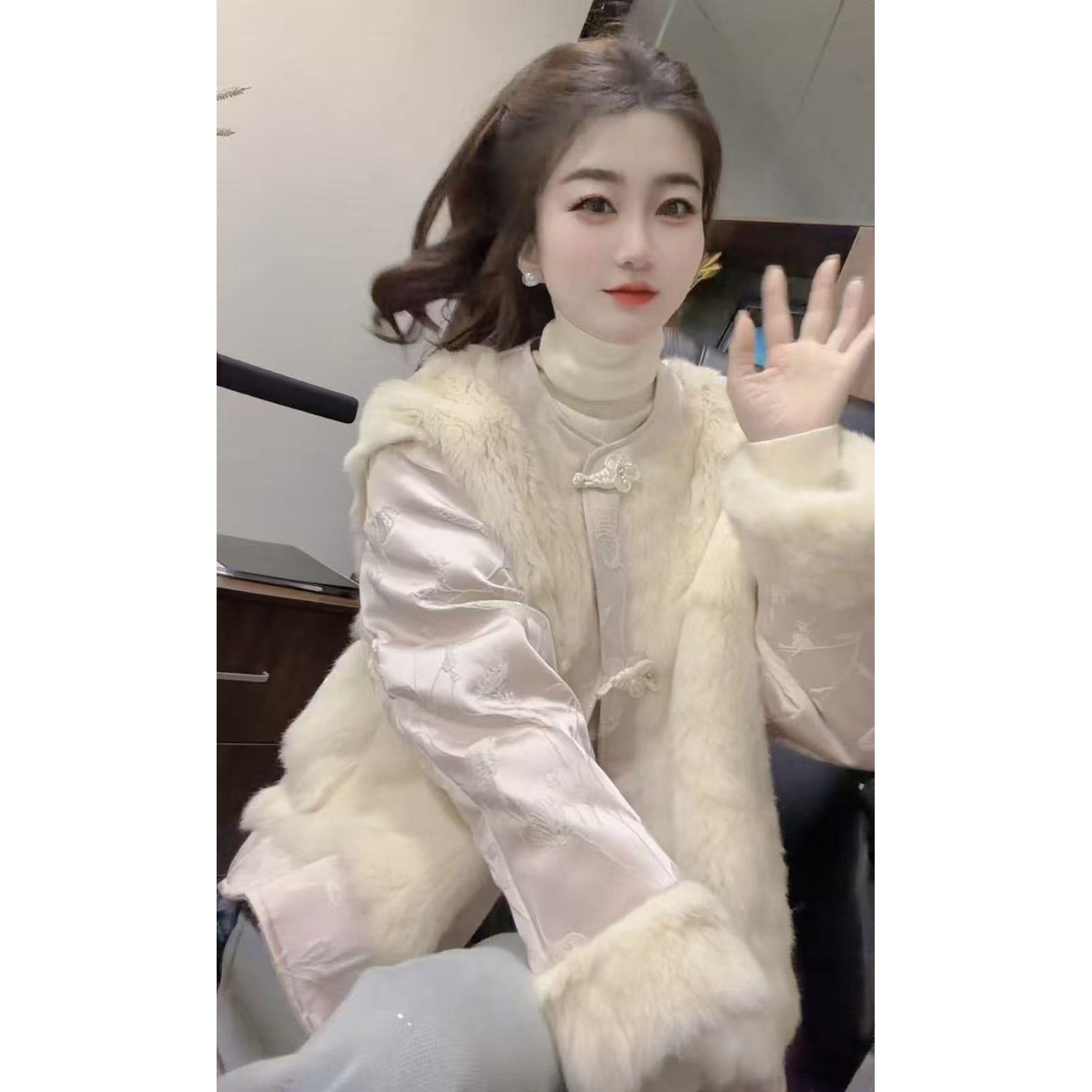 『蜜桃冬日S』设计显瘦百搭时尚鹅羽绒服259601