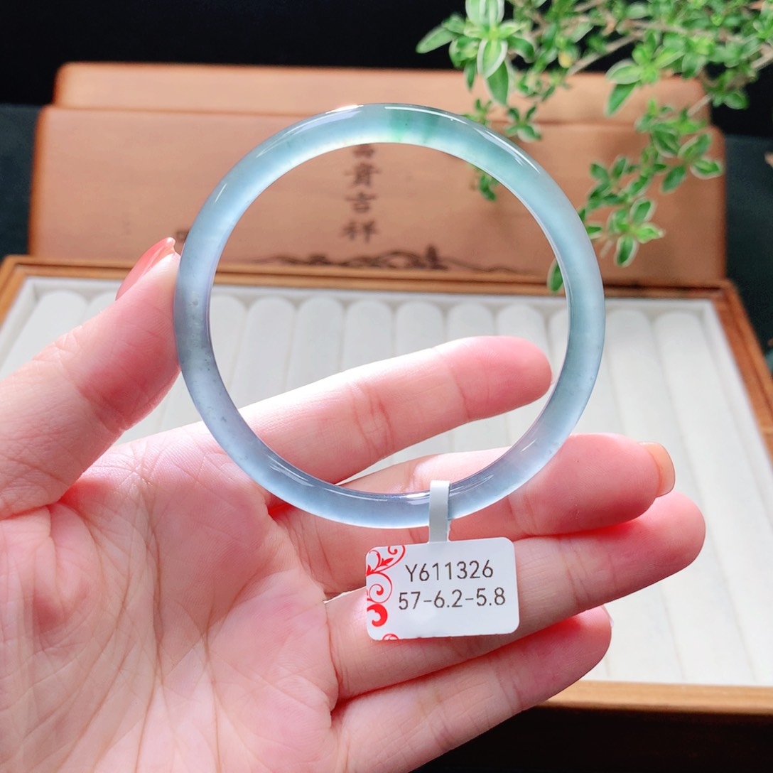 未镶嵌手镯（圆镯）翡翠