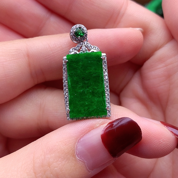 翡翠颈饰银S925镶嵌翡翠