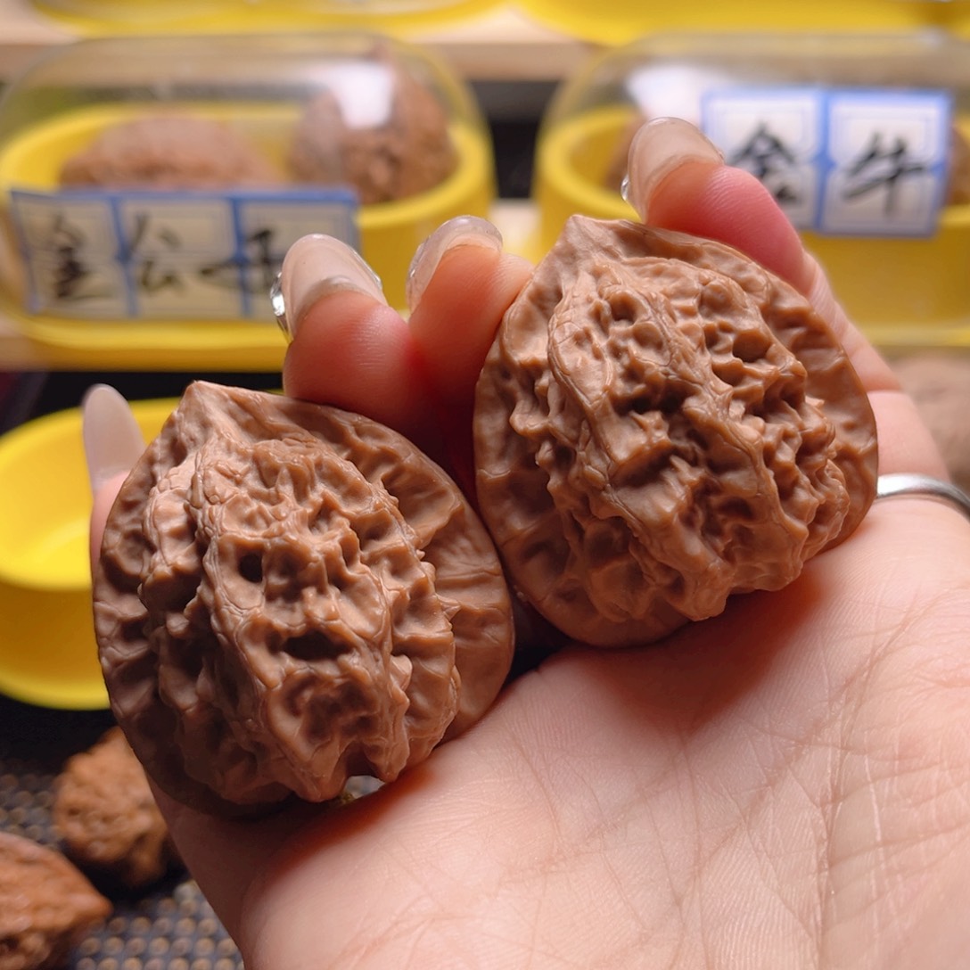 文玩核桃把件梨木台