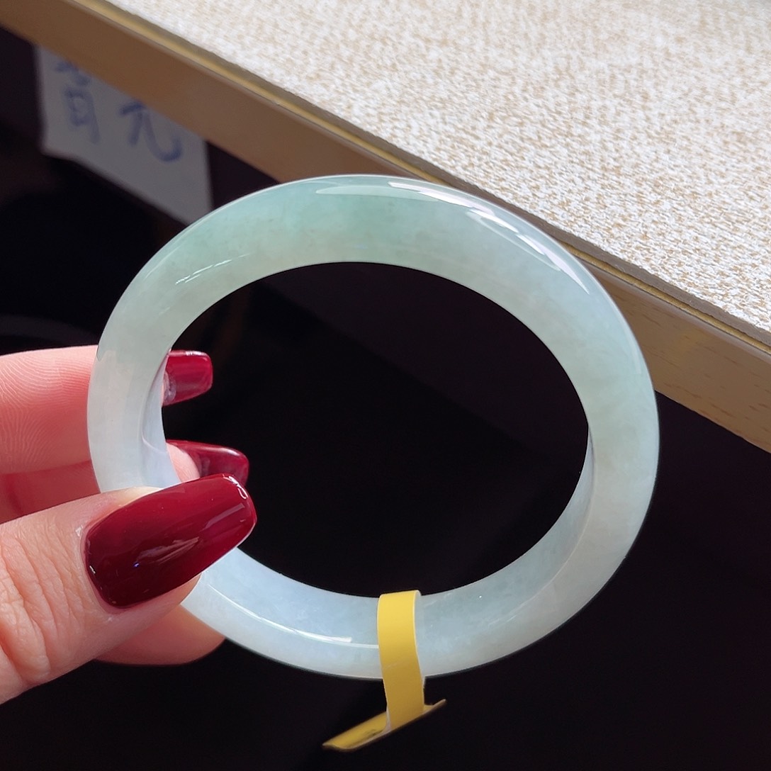 翡翠手镯未镶嵌手镯