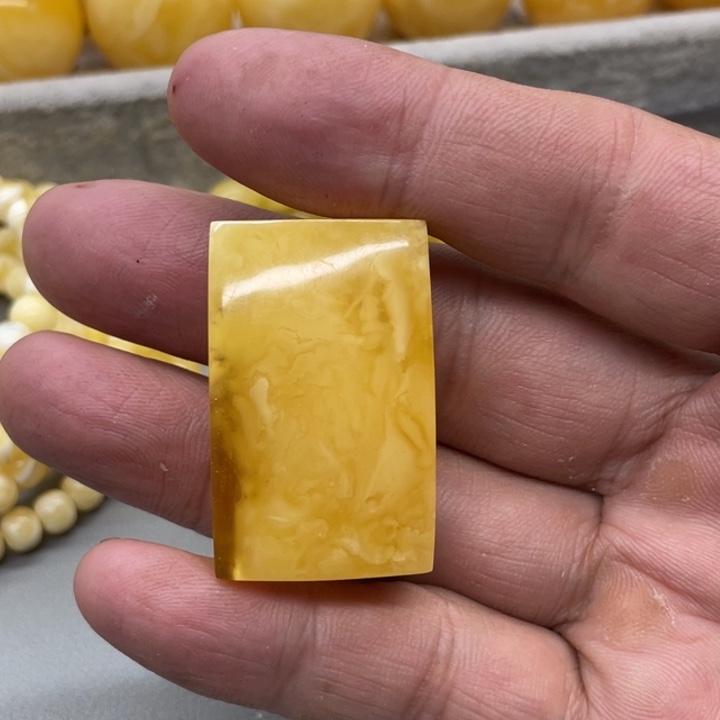 琥珀未镶嵌裸石牌子