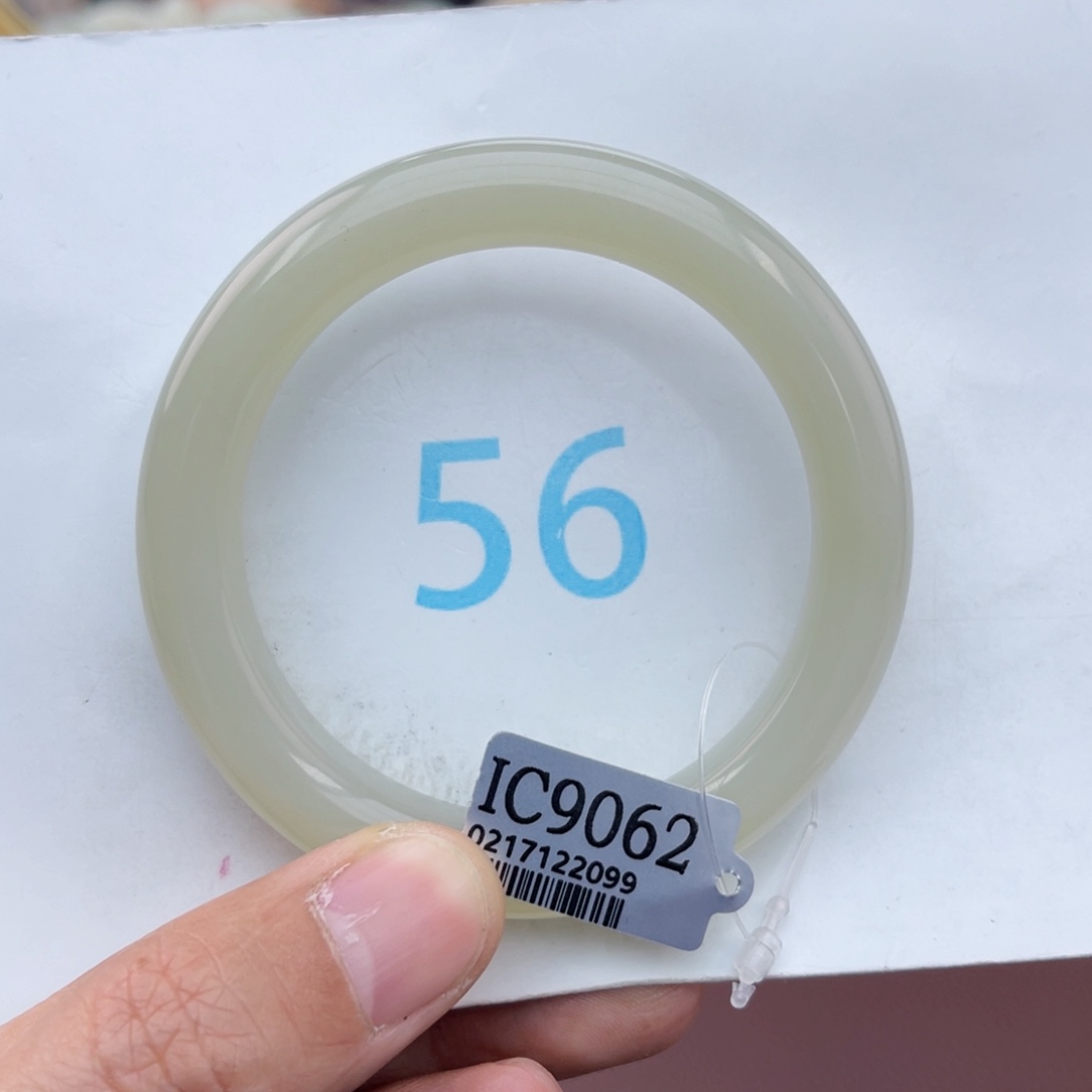 和田玉手镯未镶嵌懵***！