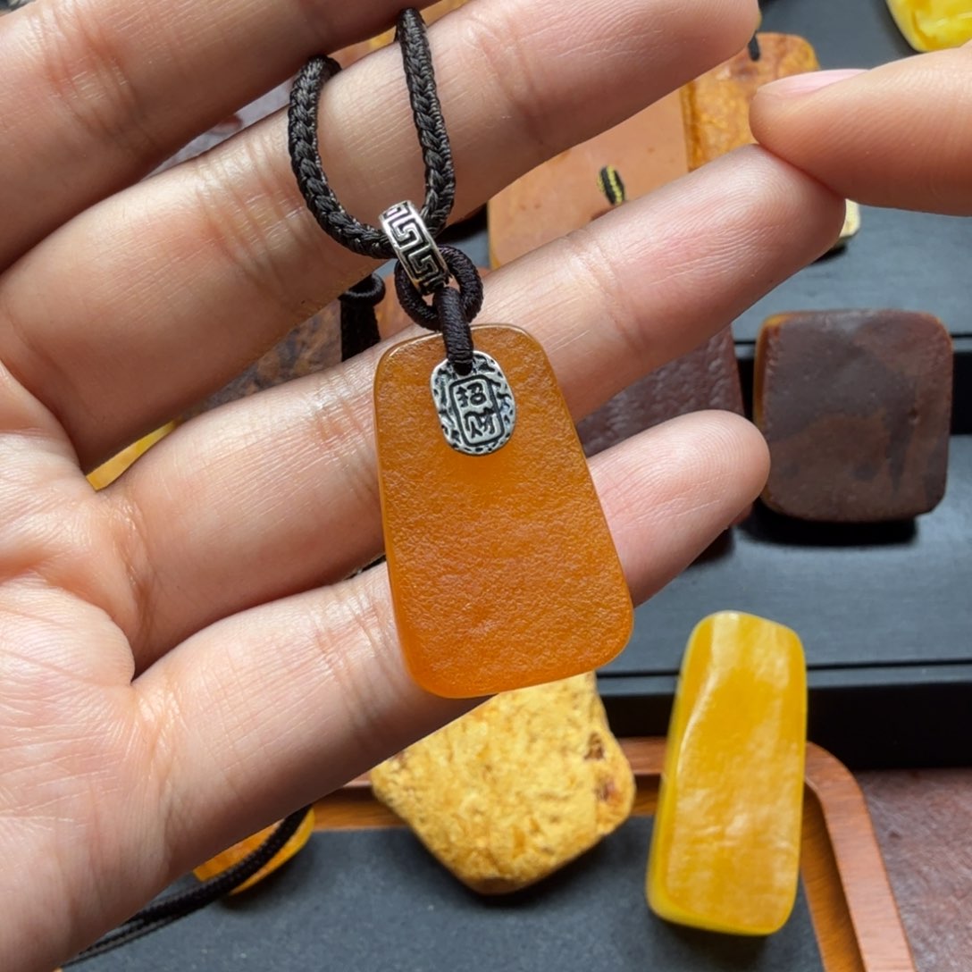 琥珀吊坠(赠链)未镶嵌