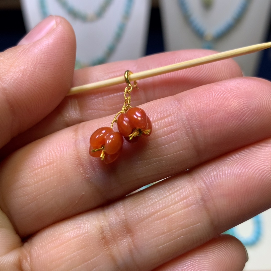 南红玛瑙18K金镶嵌挂件