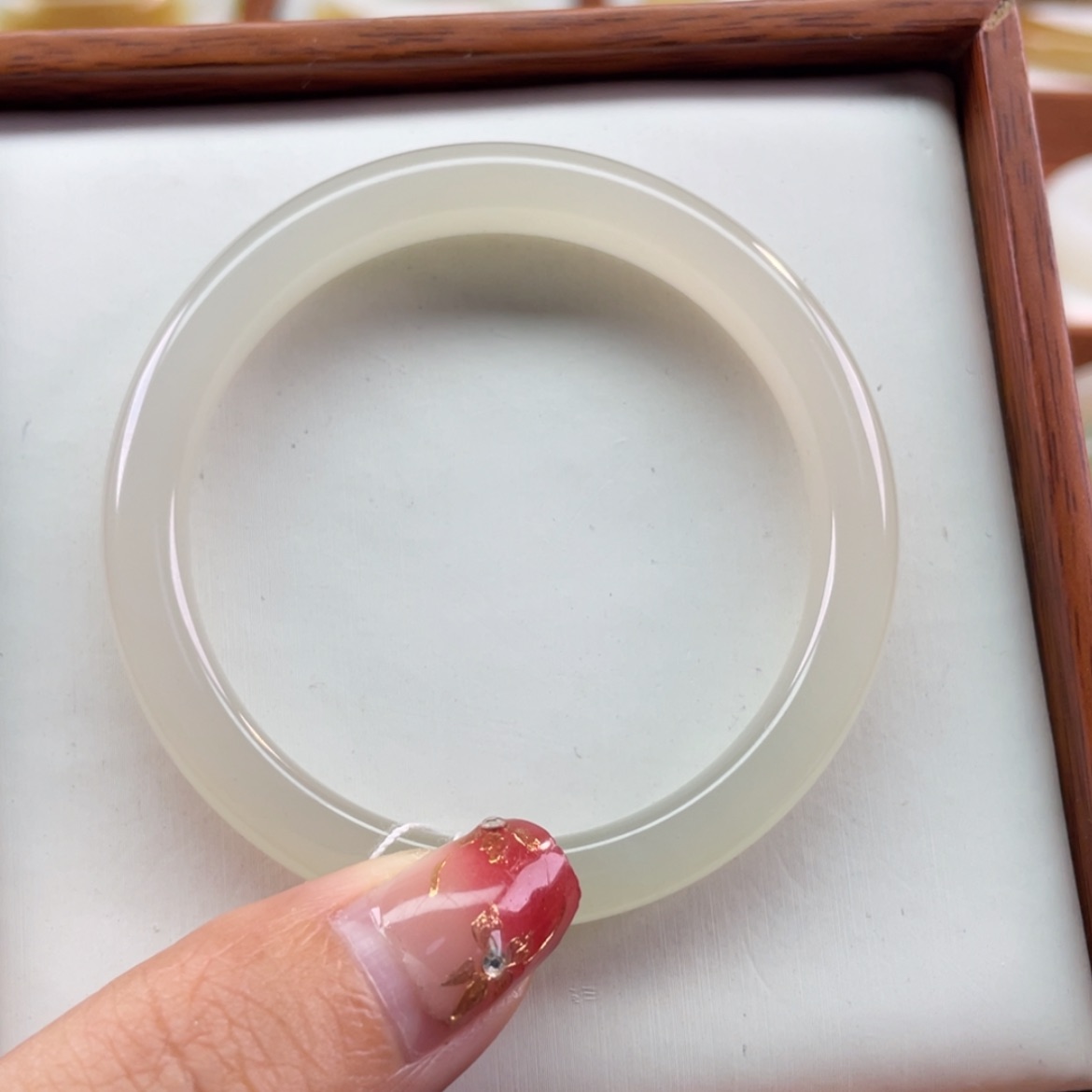 【闪购商品】和田玉手镯未镶嵌52