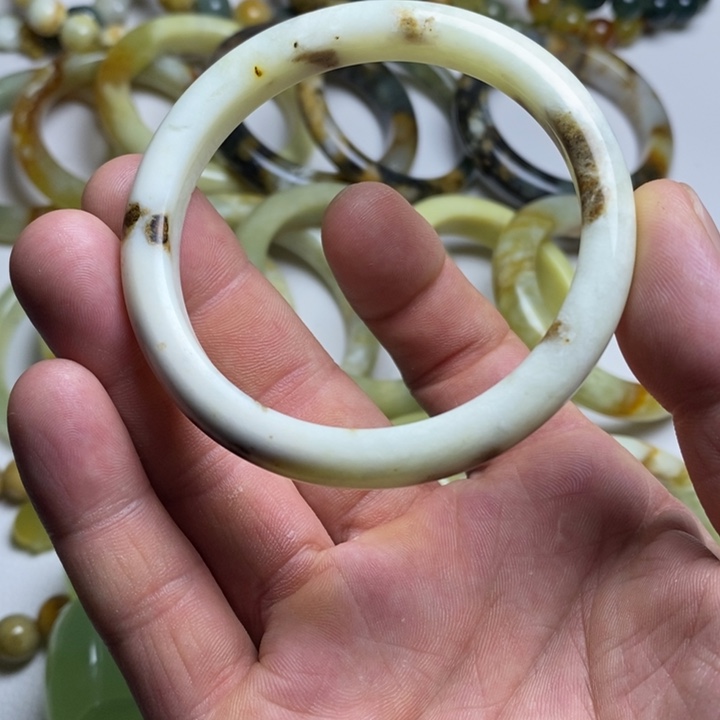 未镶嵌蛇纹石玉手镯