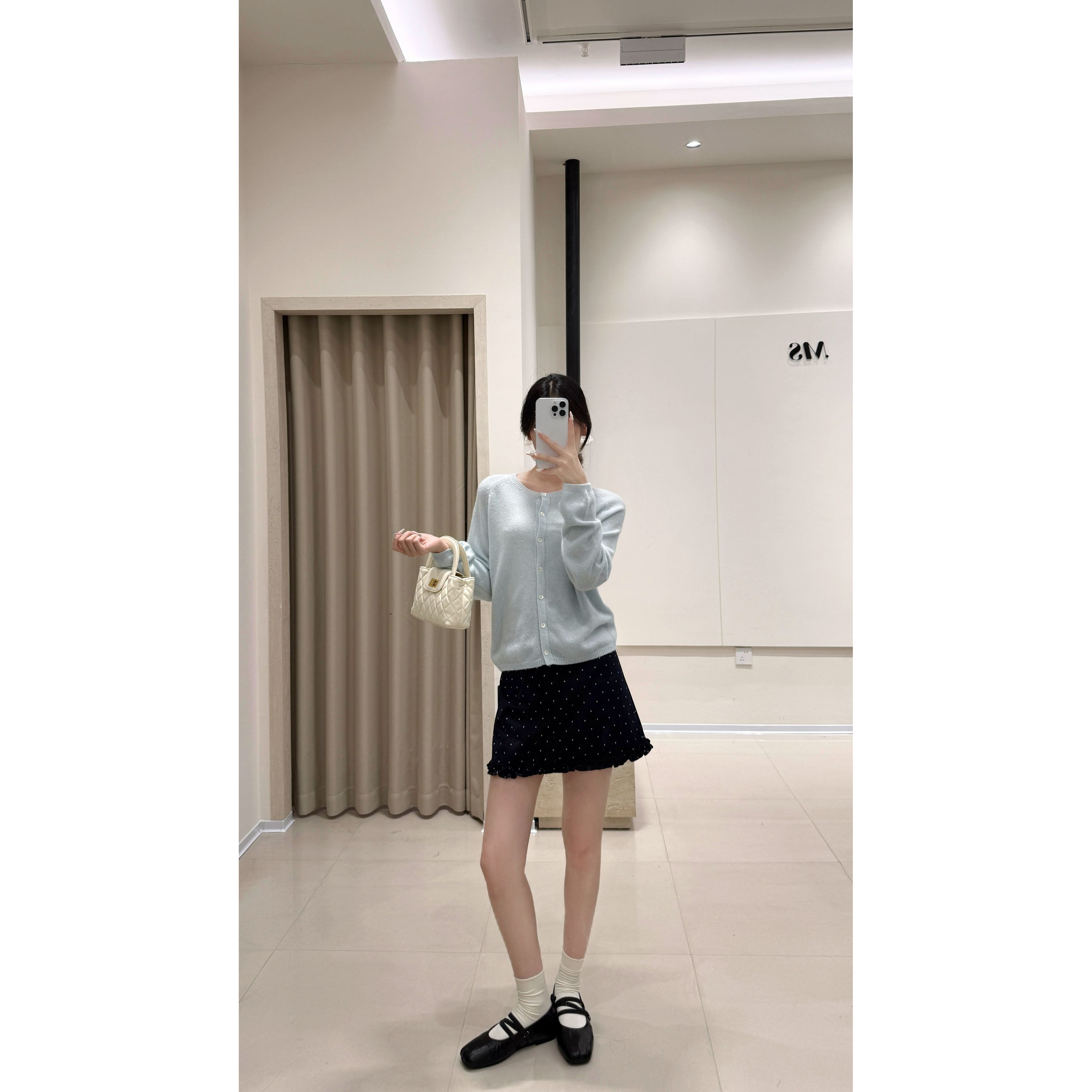 韩系学院风简约软糯圆领针织开衫女宽松显瘦2025秋冬新款