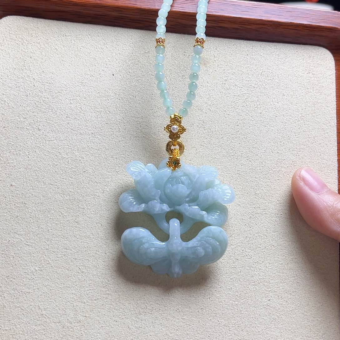 翡翠颈饰未镶嵌蝶恋花