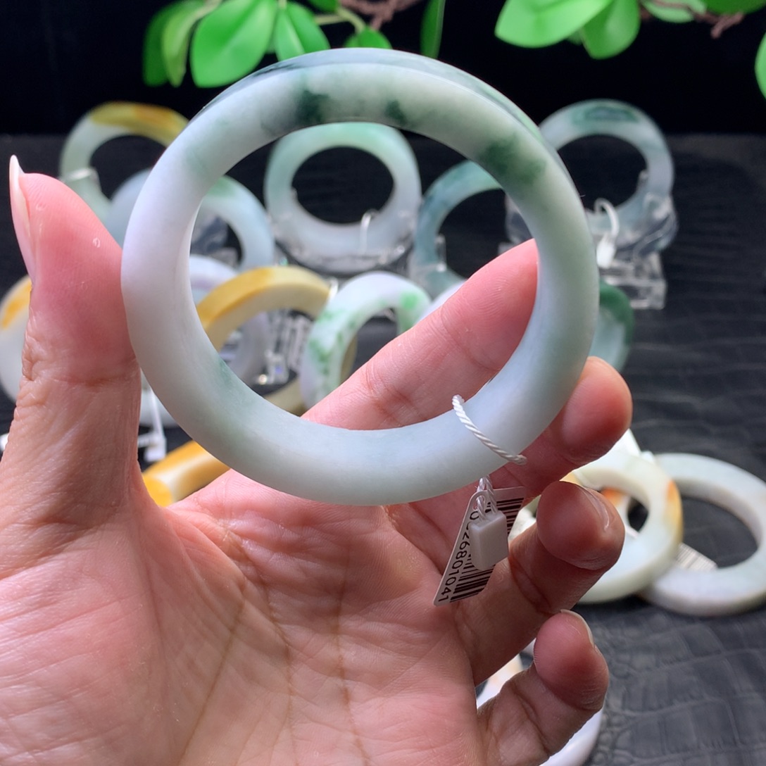 定制翡翠未镶嵌手镯