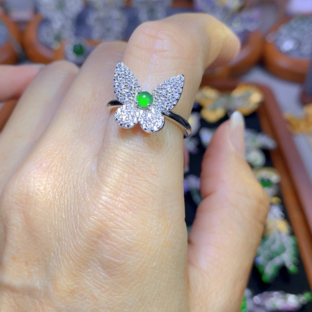 翡翠颈饰银S925镶嵌天然翡翠