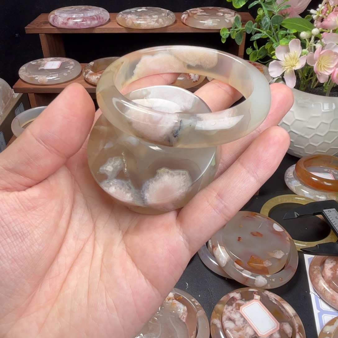 小****玛瑙/玉髓未镶嵌手镯