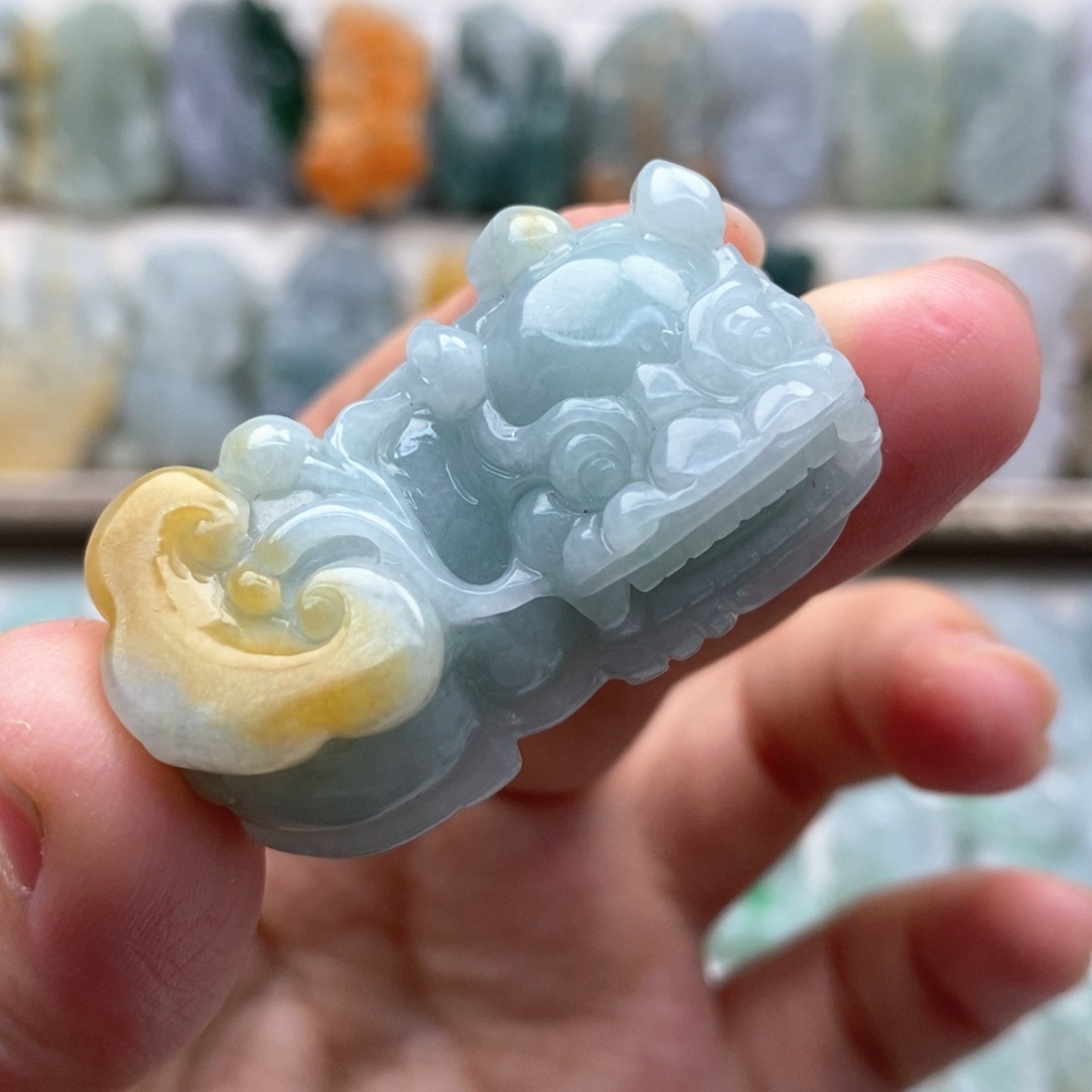 翡翠吊坠(赠链)未镶嵌