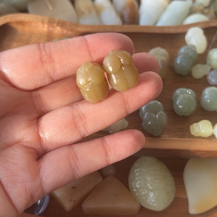 颈饰未镶嵌和田玉?*