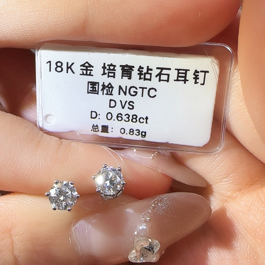 实验室培育钻石18K金镶嵌60分耳钉六爪