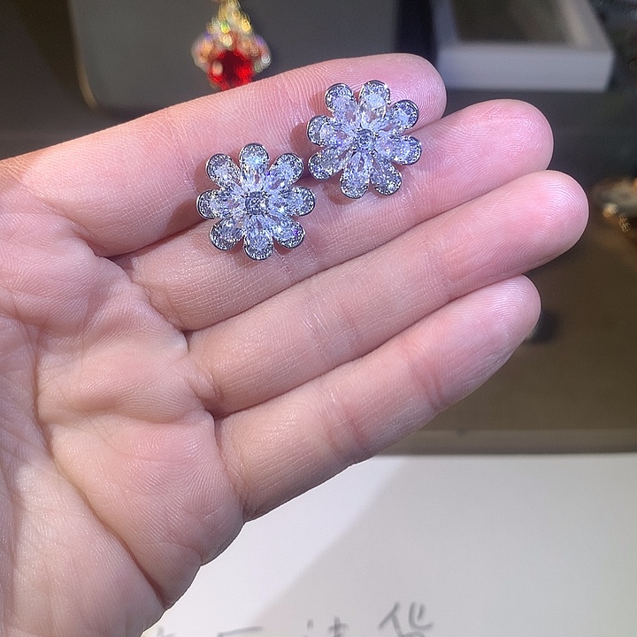 非金属106耳钉。      