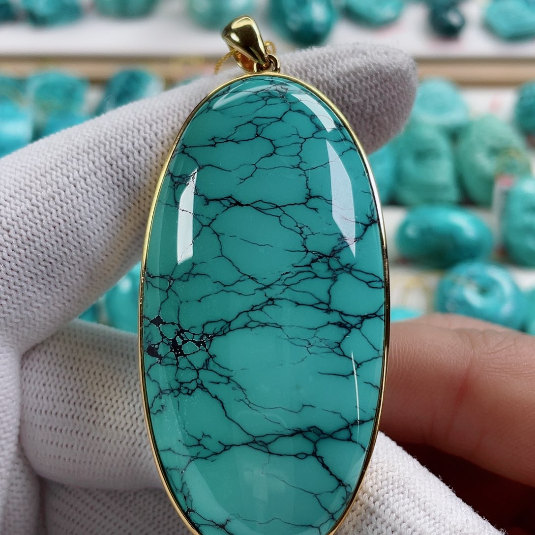 绿松石车挂18K金镶嵌