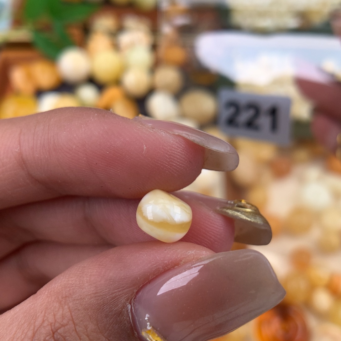 琥珀珠宝奇石未镶嵌7.7