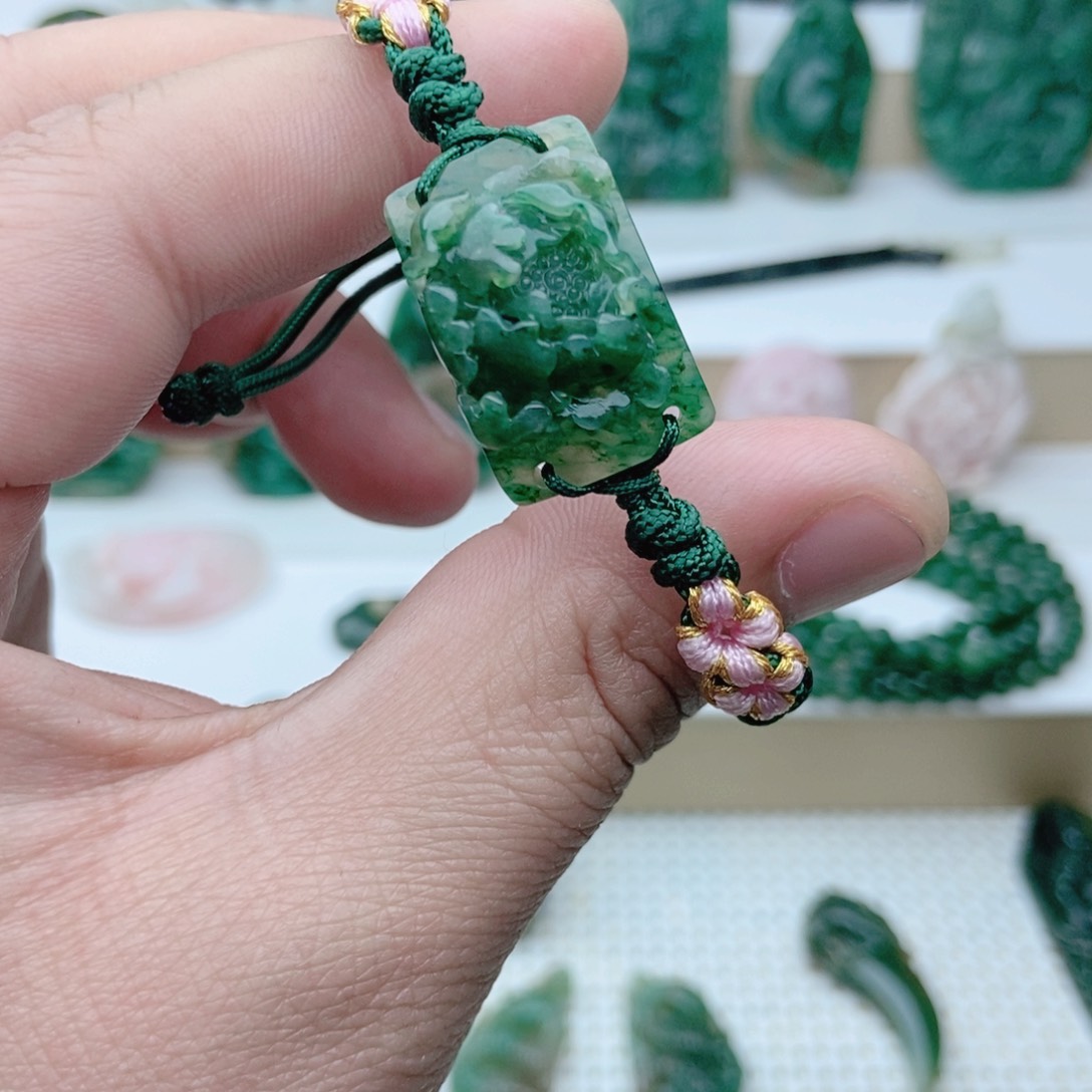 独山玉手链未镶嵌红**?