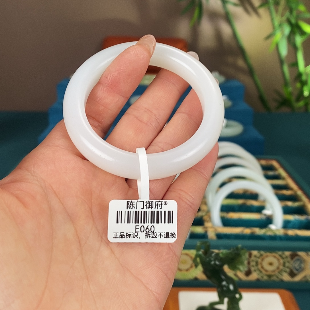 和田玉未镶嵌手镯E060