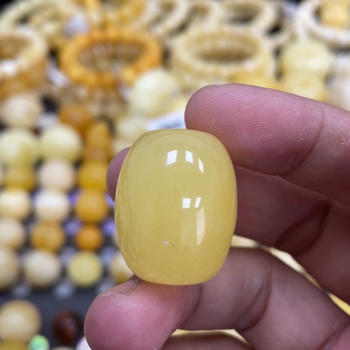 裸石蜜蜡未镶嵌20*25mm瑕疵