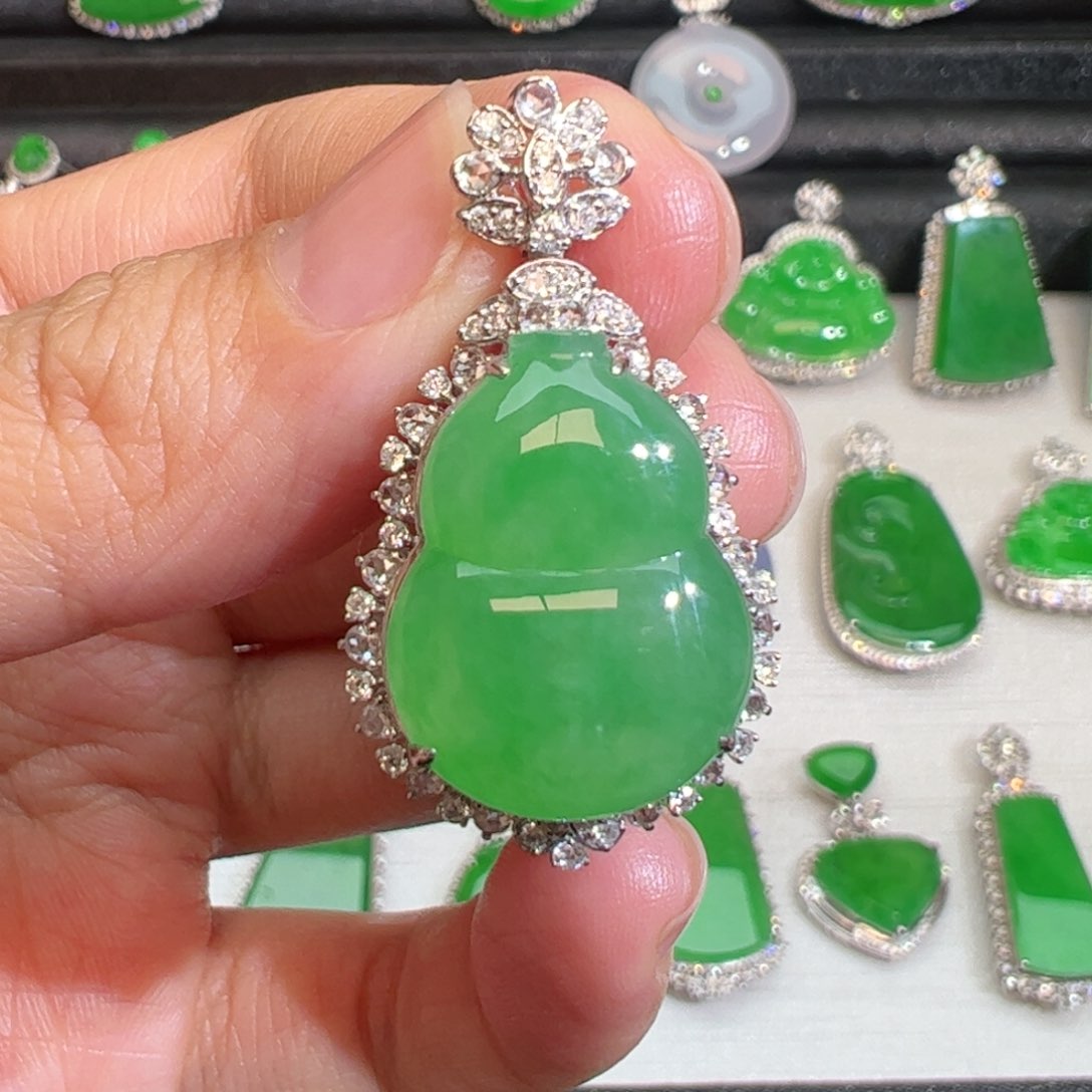 翡翠吊坠(不含链)18K金镶嵌