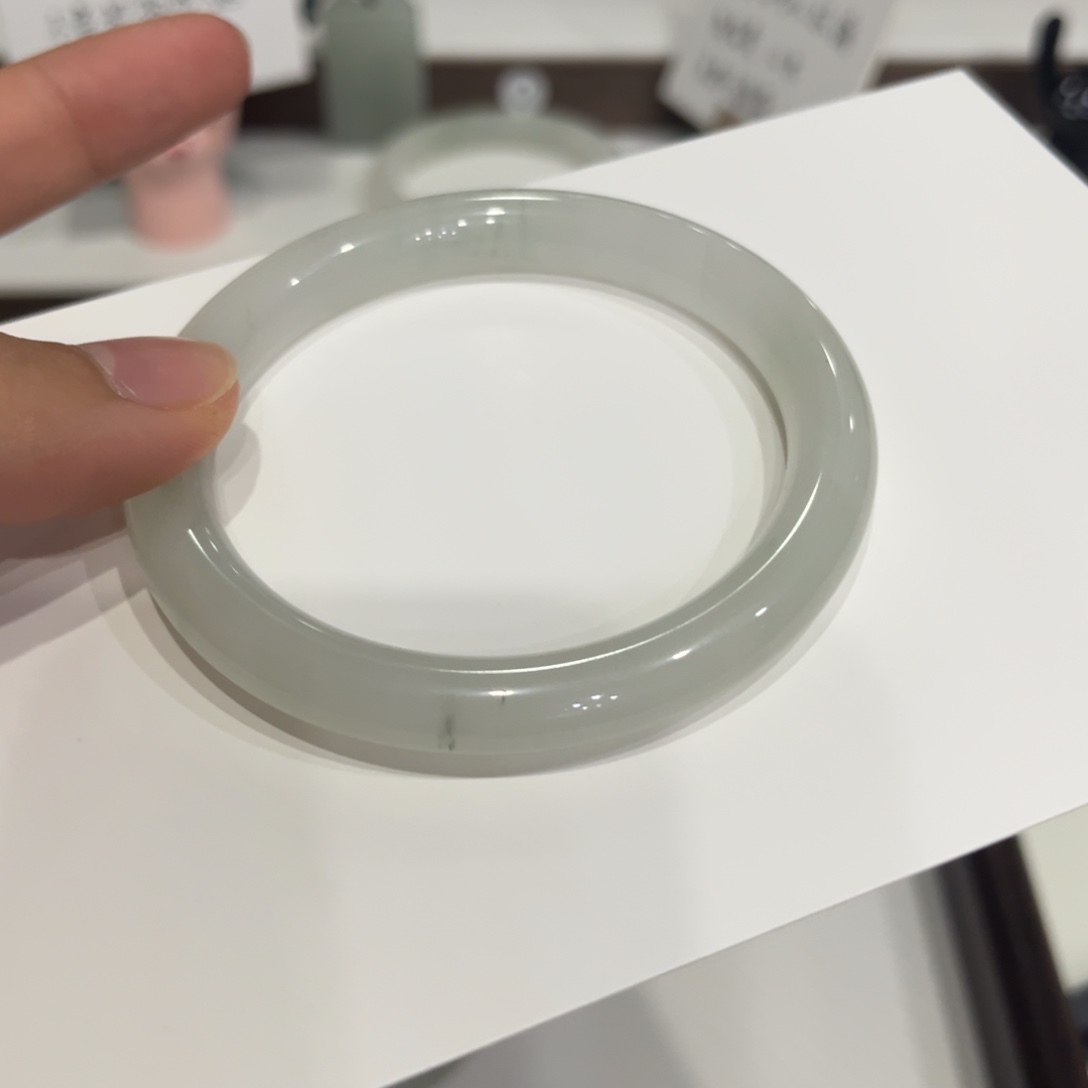 落***石英质玉未镶嵌手镯