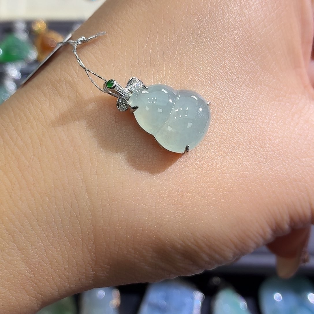 翡翠18K金镶嵌颈饰