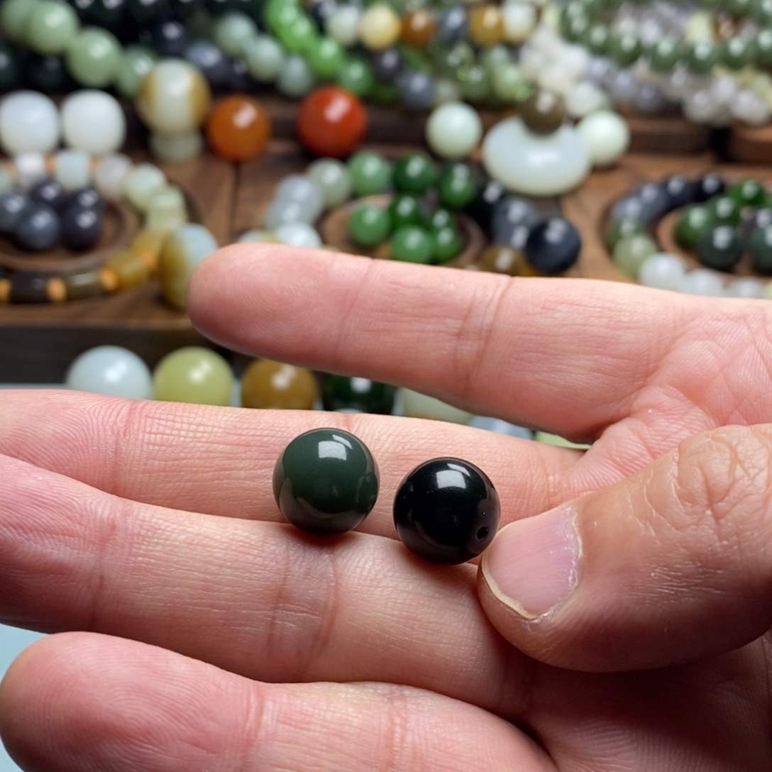 九***郎和田玉未镶嵌颈饰卡12×2个