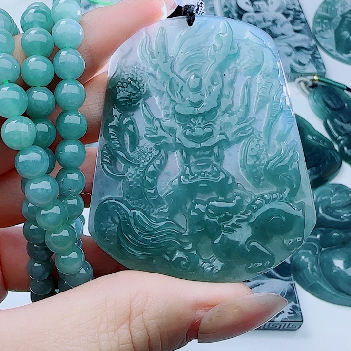 翡翠未镶嵌颈饰多样性发货天然的A货翡翠