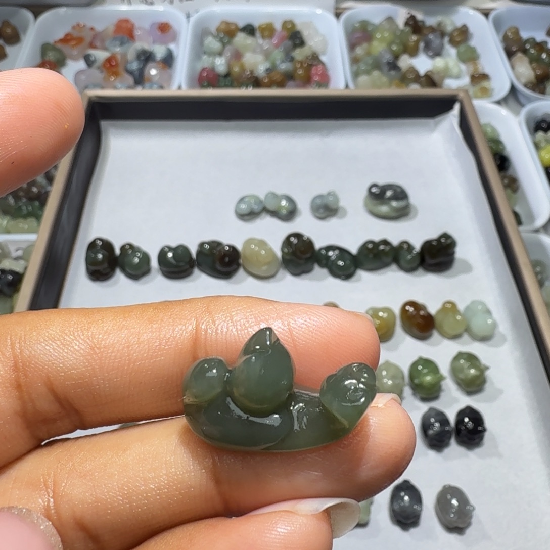 用***2和田玉未镶嵌珠宝奇石