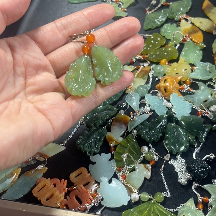 蛇纹石玉耳饰未镶嵌