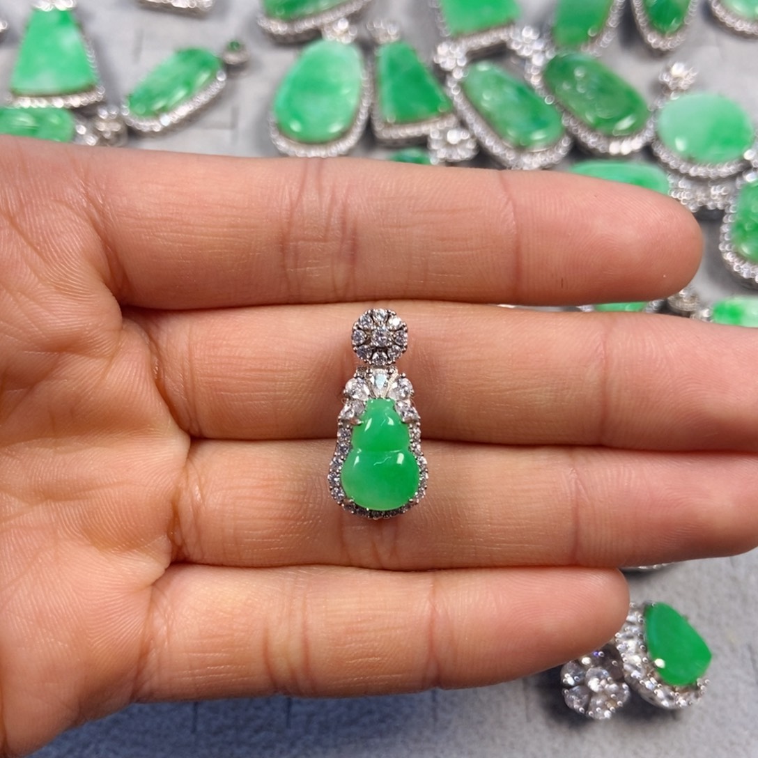 翡翠颈饰未镶嵌葫芦