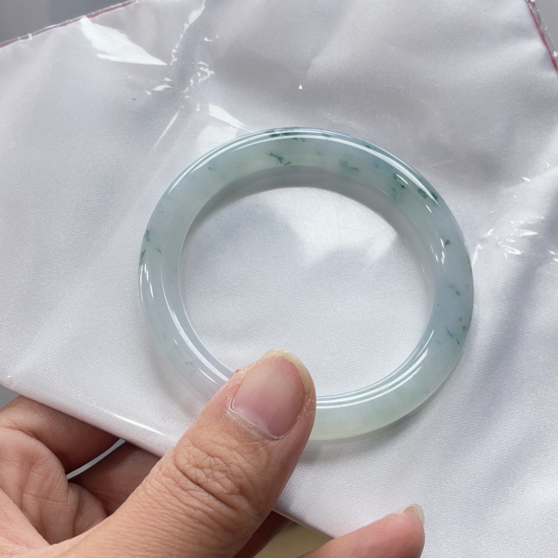 翡翠未镶嵌手镯翡翠