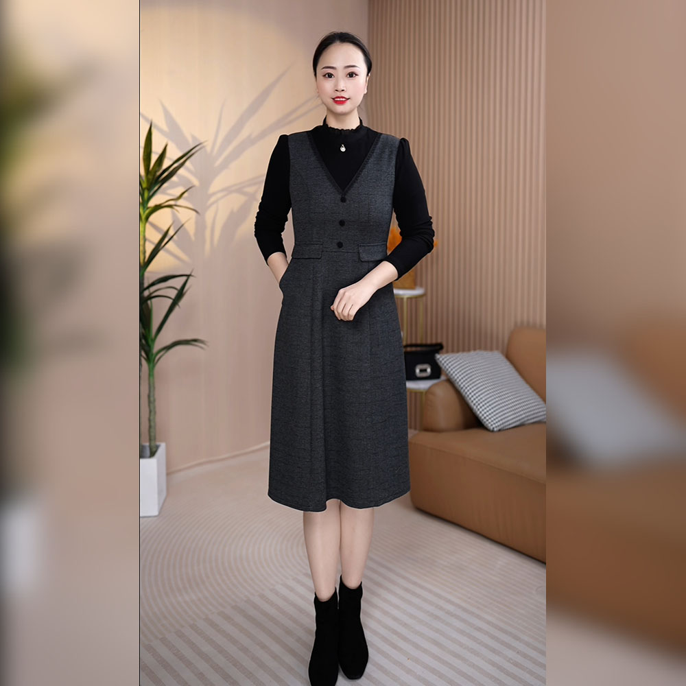 2025秋季新款百搭显瘦气质洋气针织时尚黑色中长款连衣裙修身