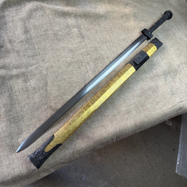 3557 龙泉昊天宝剑花纹钢汉剑包皮鞘未开刃