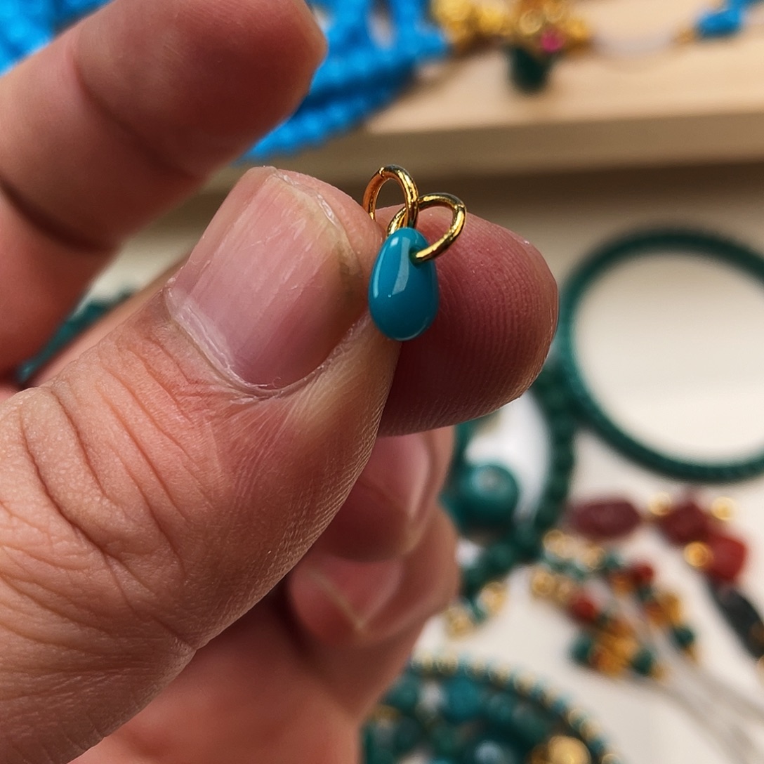 绿松石18K金镶嵌侧挂