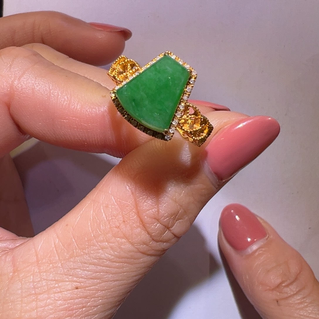 翡翠颈饰18K金镶嵌戒指