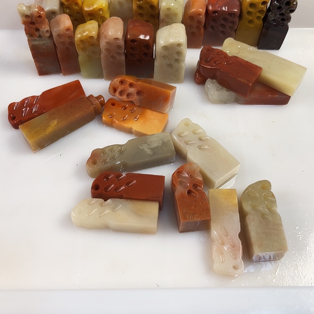 寿山石印石红**人老挝31个