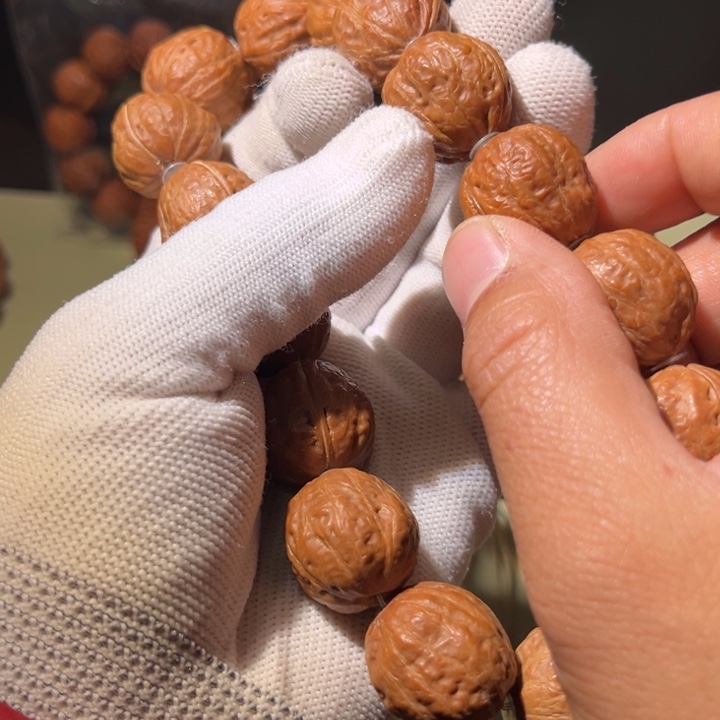 手串文玩核桃…………38