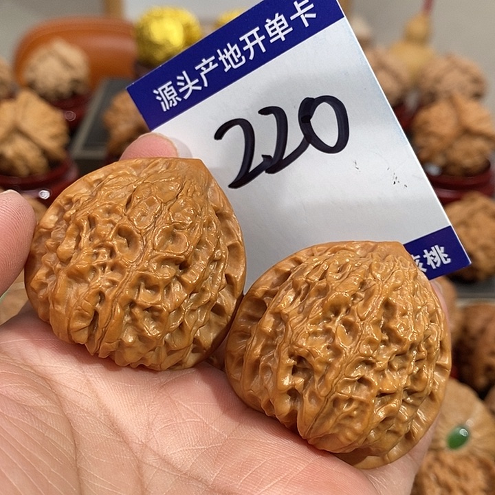 文玩核桃把件39金牛220号