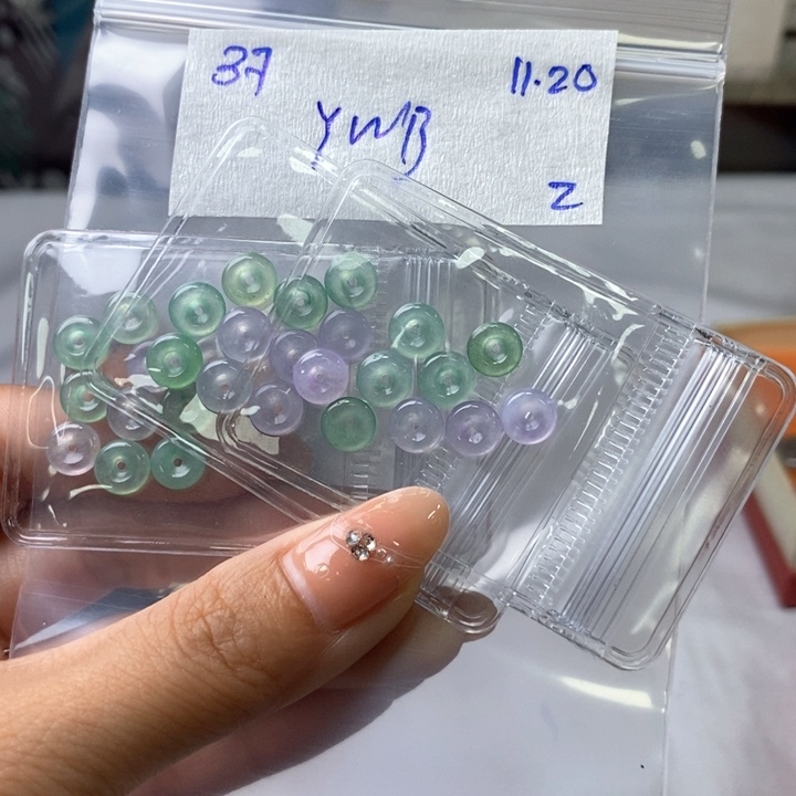 维***奶定制翡翠未镶嵌不退