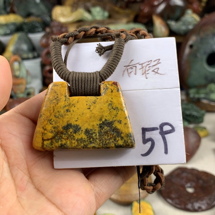 未镶嵌岫岩河磨玉（透闪石质玉）珠宝奇石