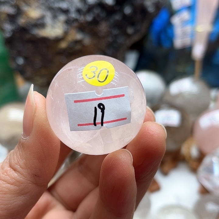 芙蓉石62克水晶球未镶嵌