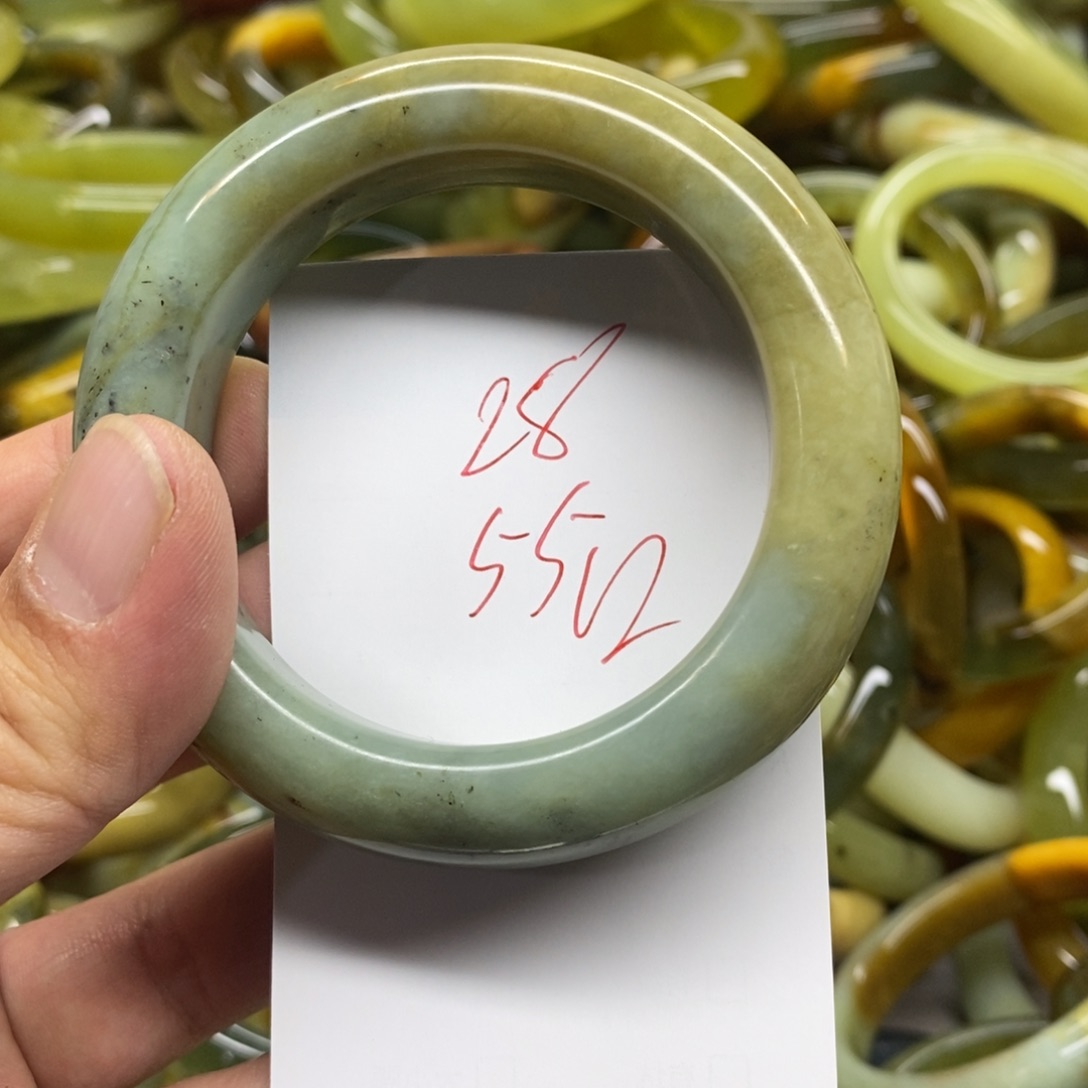 蛇纹石玉未镶嵌手镯