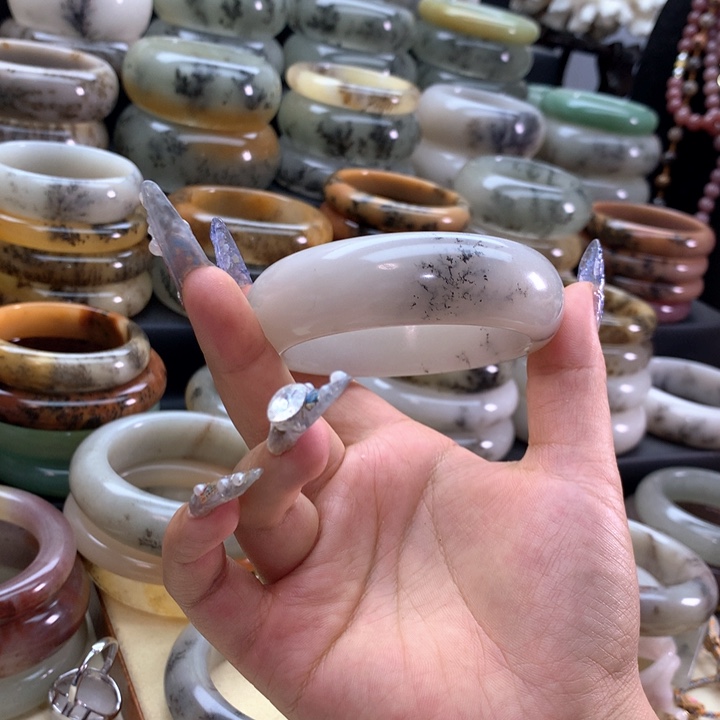 一***过未镶嵌手镯石英质玉
